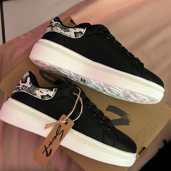 NWT Seven7 Miki sneakers Black/Snake Size 7 - Picture 2 of 5